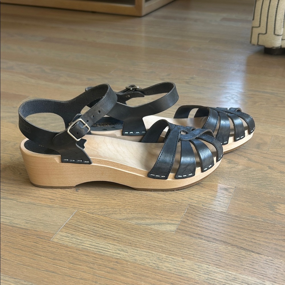 Swedish Hasbeens Navy Leather Clogs